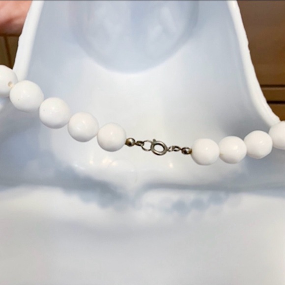 Vintage 1980’s Glam White Acrylic Beaded Necklace - Picture 5 of 5